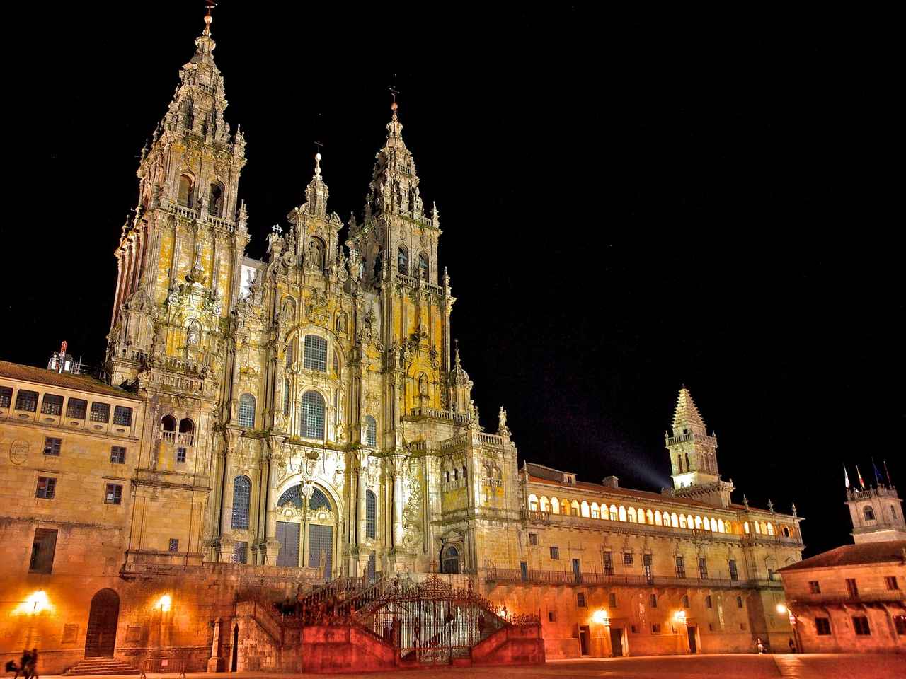 画像: サンチャゴ・デ・コンポステーラ（@pixta/イメージ）