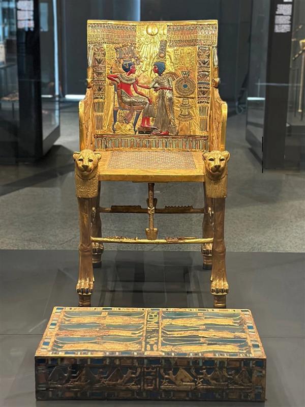 画像: 黄金の玉座（筆者撮影）