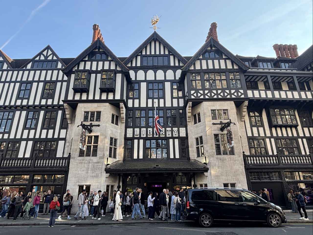 画像: リバティ ロンドン外観 / 弊社スタッフ撮影