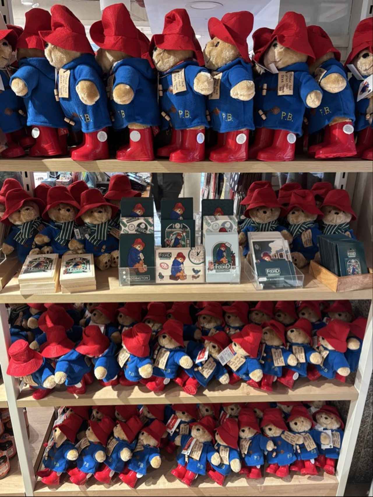 画像: パディントン駅ぬいぐるみ / 弊社スタッフ撮影