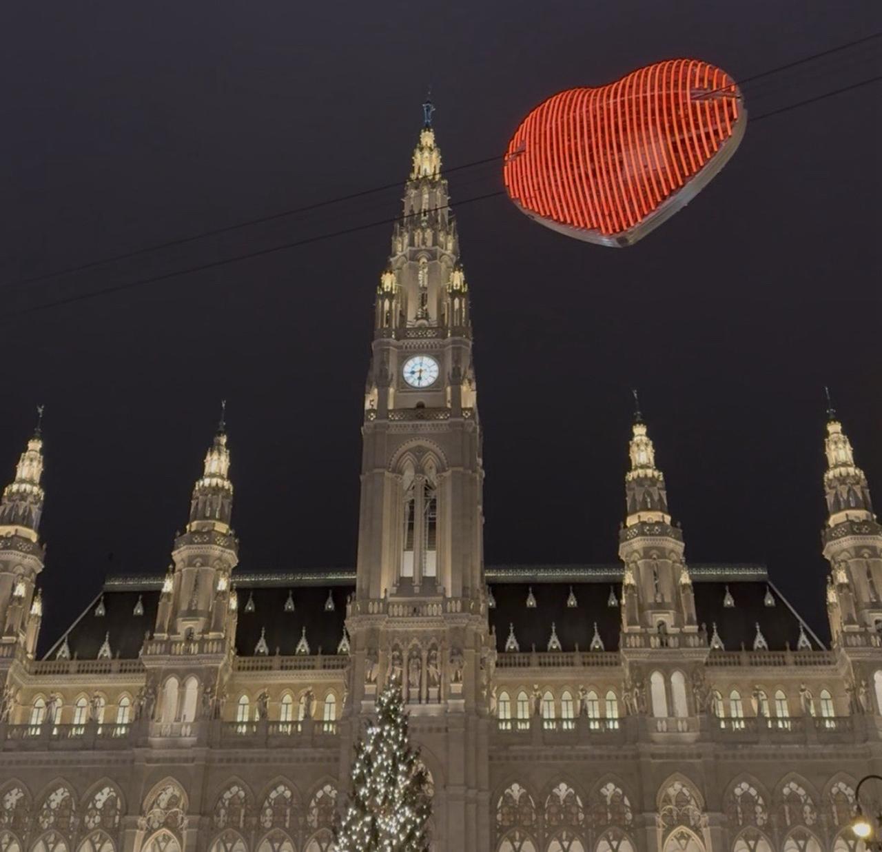 画像: ハートのオーナメント　※弊社社員撮影