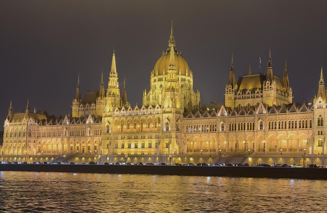 画像: ドナウ川ナイトクルーズからの景色　※弊社社員撮影