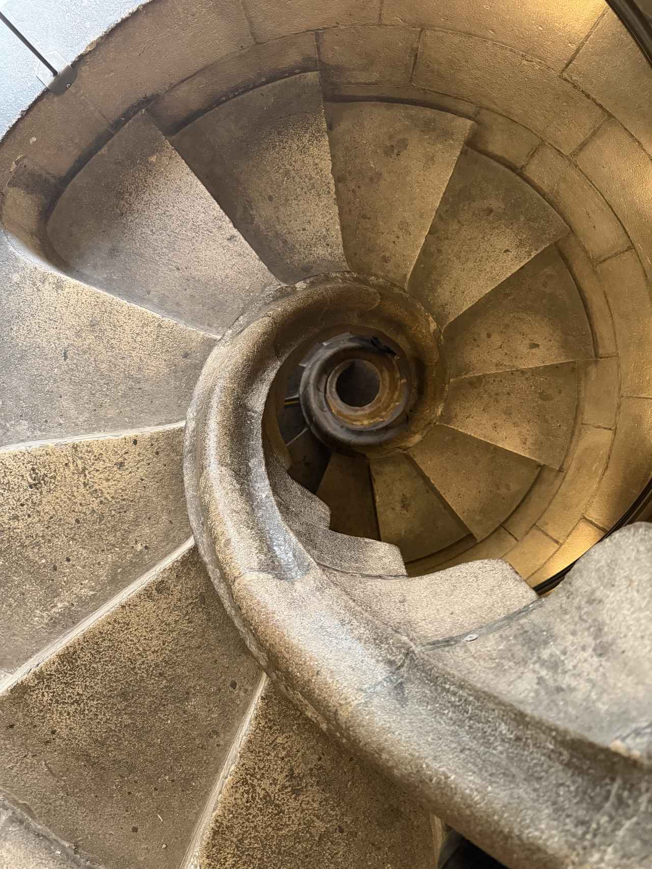 画像: 螺旋階段(弊社社員撮影)