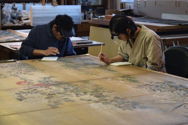 画像: ワシントンDCでは、日本美術の修復を専門に行う西尾保存修復スタジオを見学