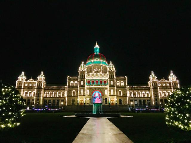 画像: クリスマスライトアップの州議事堂(イメージ)