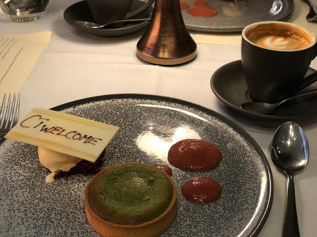 画像: 食後にはコーヒー/紅茶とともにデザートを ウェルカムメッセージプレート付きでした♪