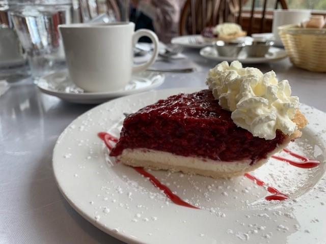 画像: (写真)ジューシーな味のクランベリーパイ/弊社スタッフ和田撮影