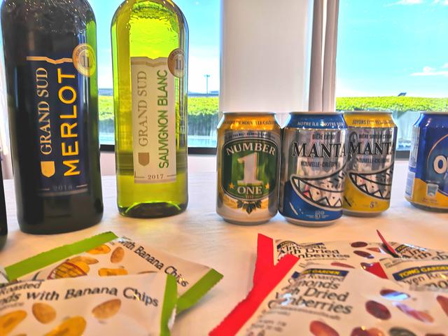 画像: フランス産ワインとニューカレドニアビール