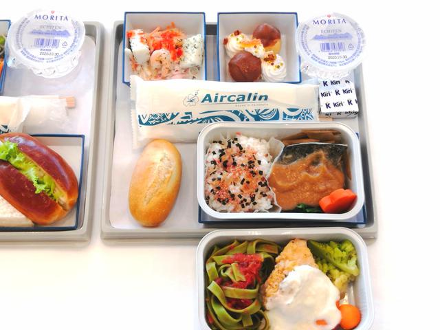 画像: 温かいお食事はお好みに合わせてメインを選択可