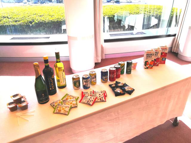 画像: お飲み物と間食(一例)