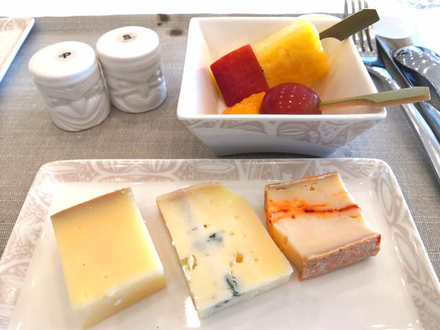 画像: ブルーチーズなどを含むチーズセレクション