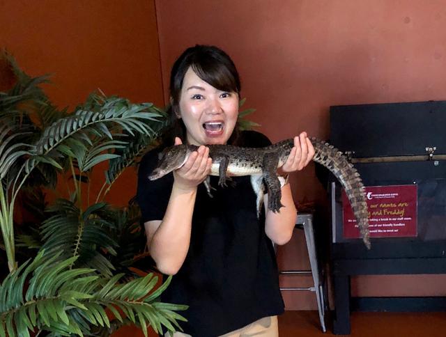 画像: かわいらしい赤ちゃんワニとの記念撮影も♪ 皆様、ご参加ありがとうございました!