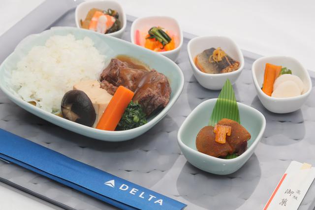 画像: デルタ・プレミアムセレクトの機内食/デルタ航空提供(イメージ)