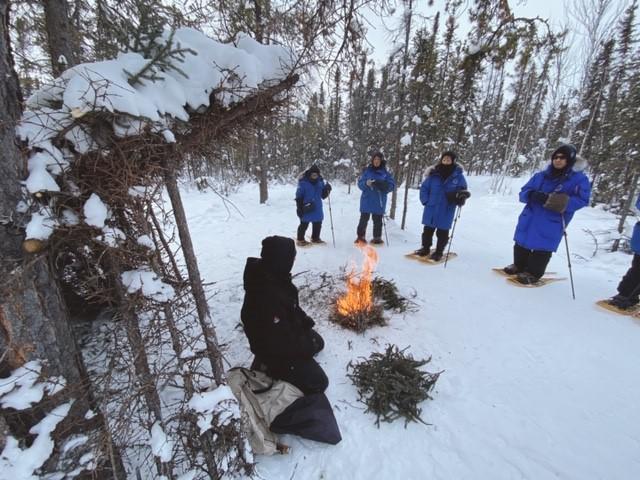画像: 先住民の火おこしについての説明/弊社スタッフ和田撮影