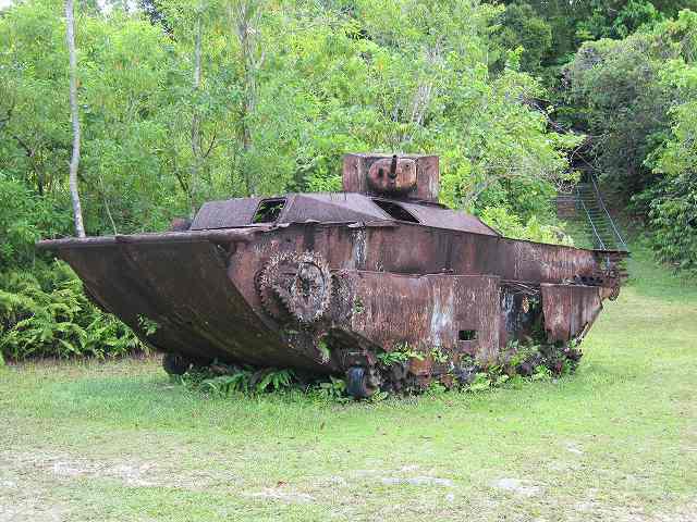 画像: ペリリュー島内に残されたアメリカ軍の戦車。島内の至る所に戦跡があります。(イメージ)