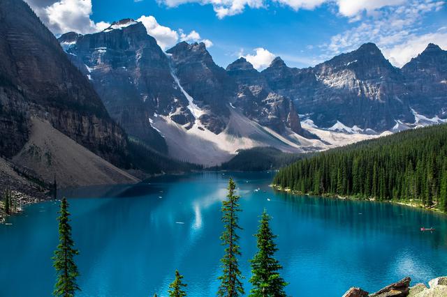 画像: モレーン湖©Travel Canada