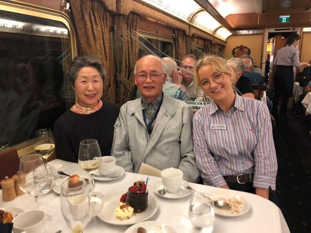 画像: 明るくフレンドリーなスタッフと共に(ご参加いただきましたお客様)