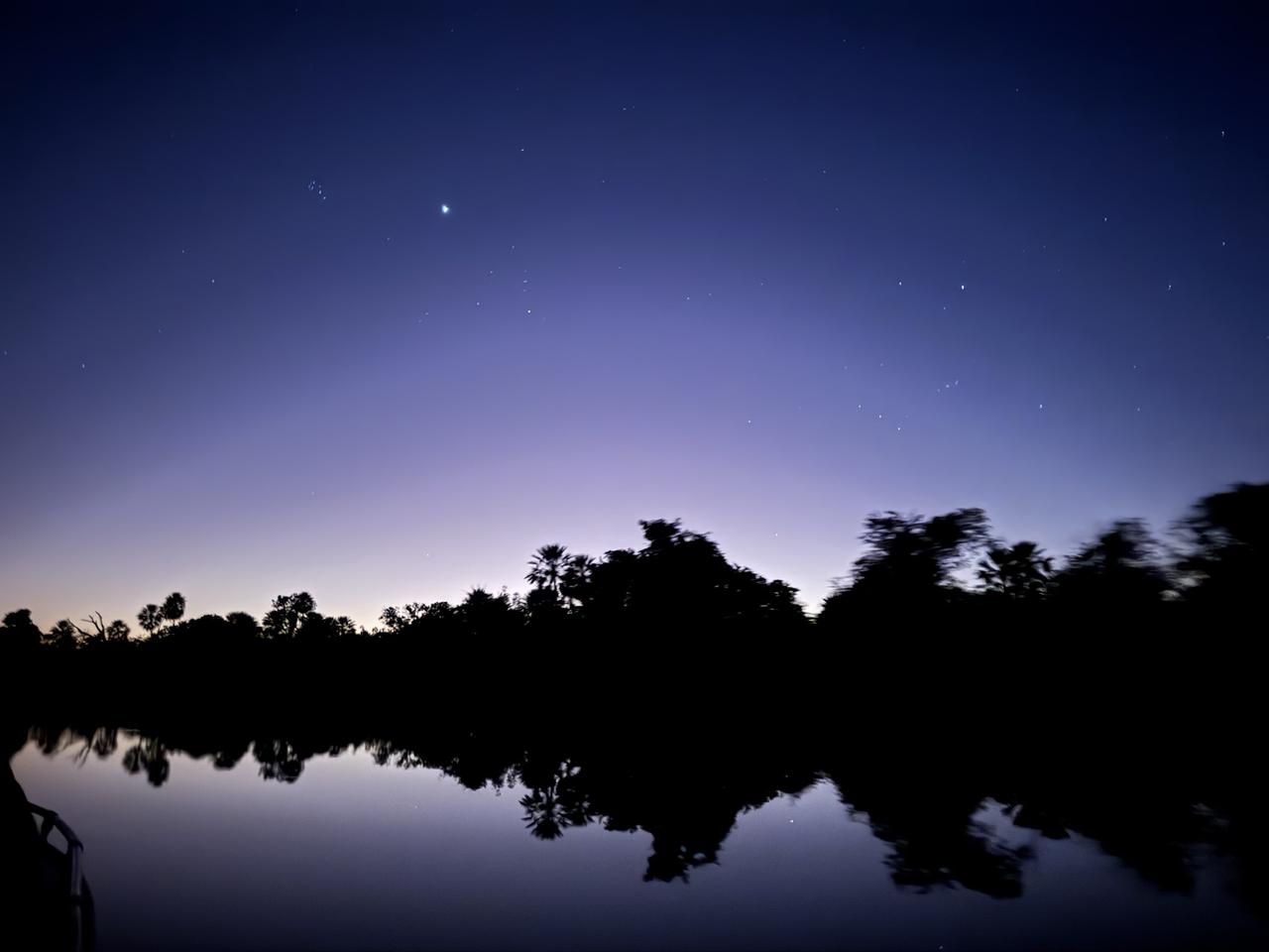 画像: 日の出直前の景色(弊社添乗員撮影)