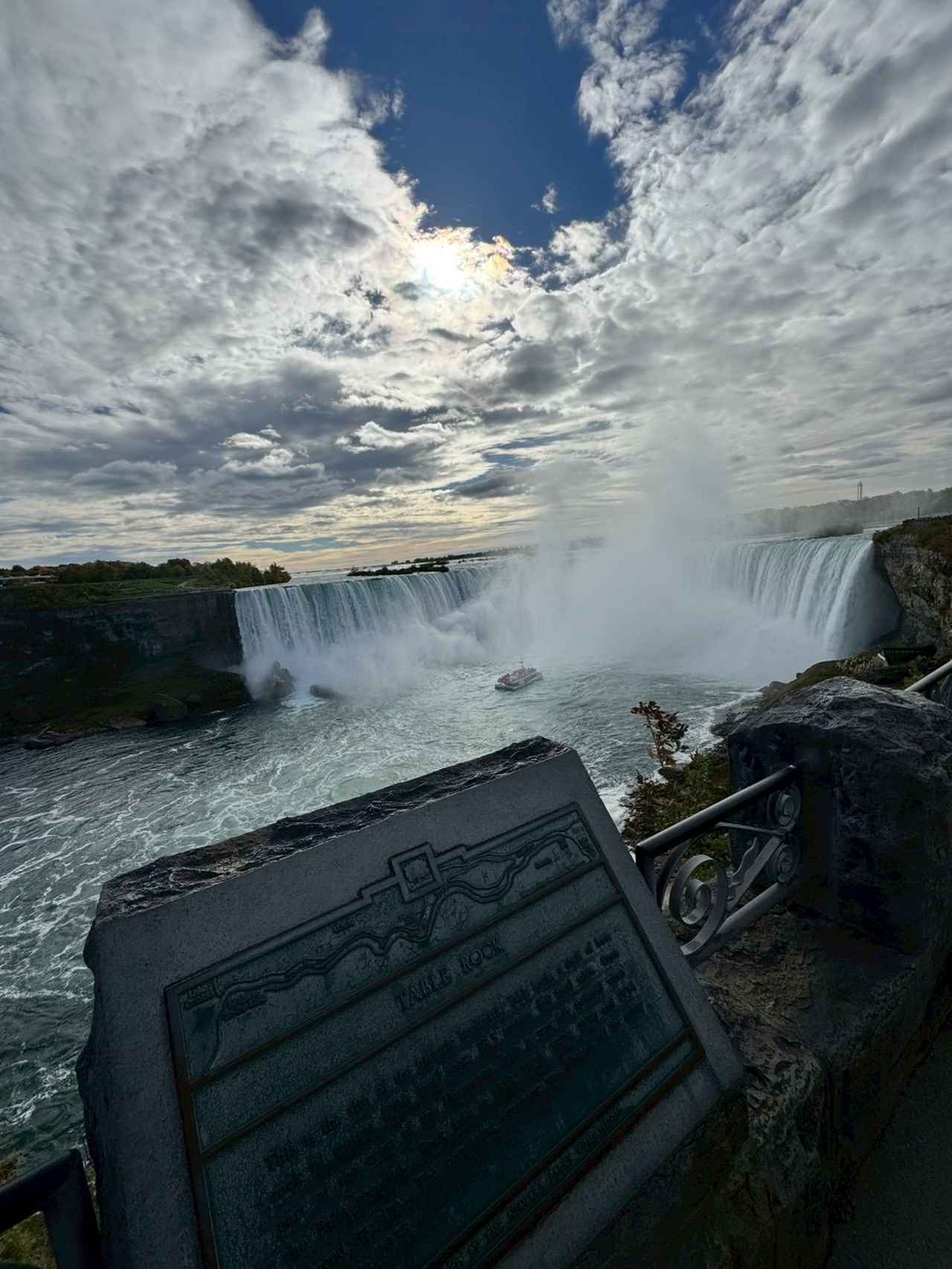 画像: テーブルロック展望台（弊社スタッフ撮影）