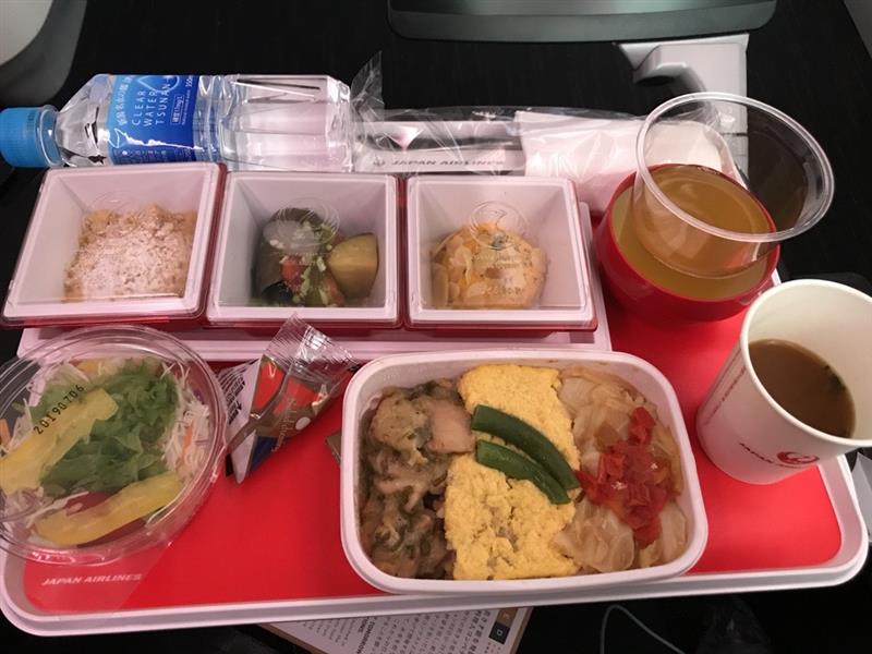 画像: 日本航空　機内食　一例（弊社スタッフ撮影）