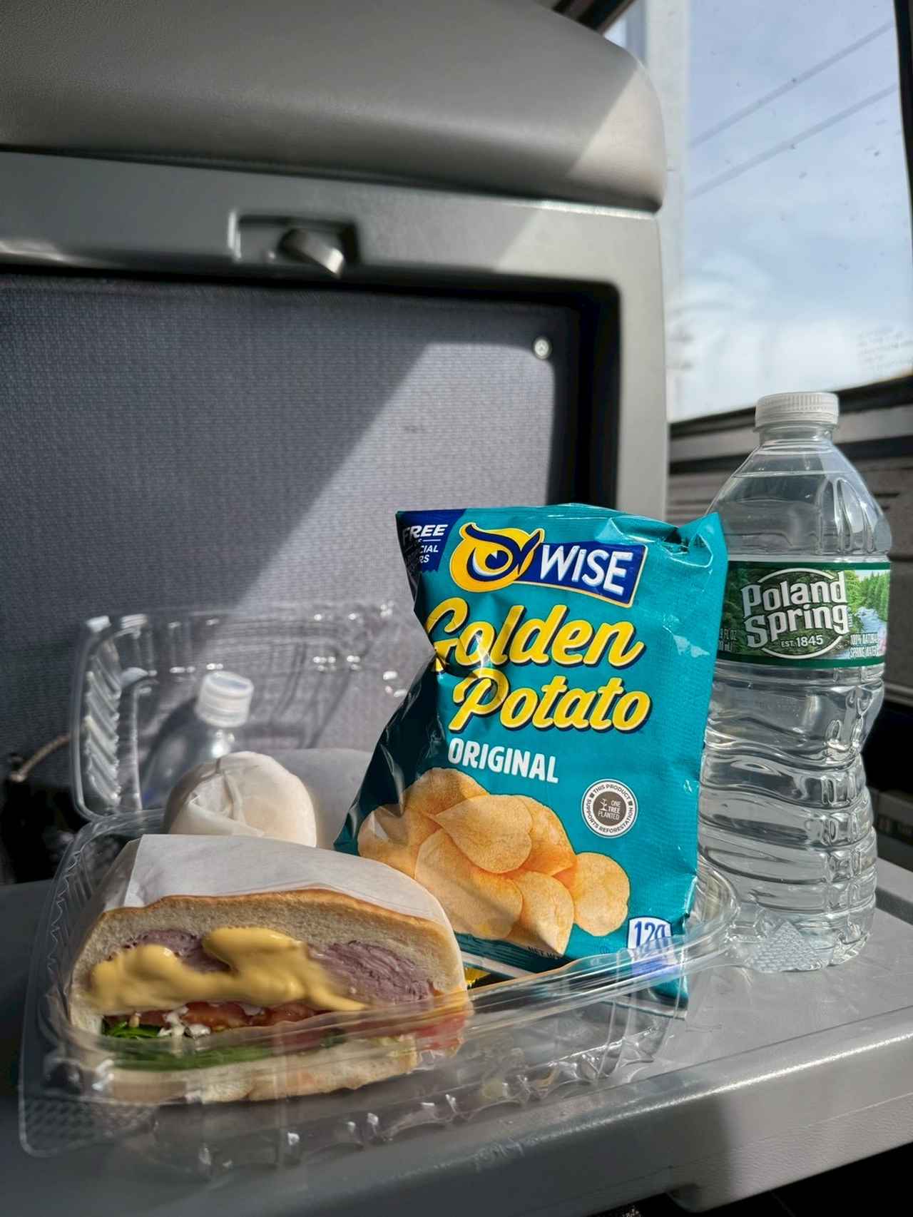 画像: 昼食一例（弊社スタッフ撮影）