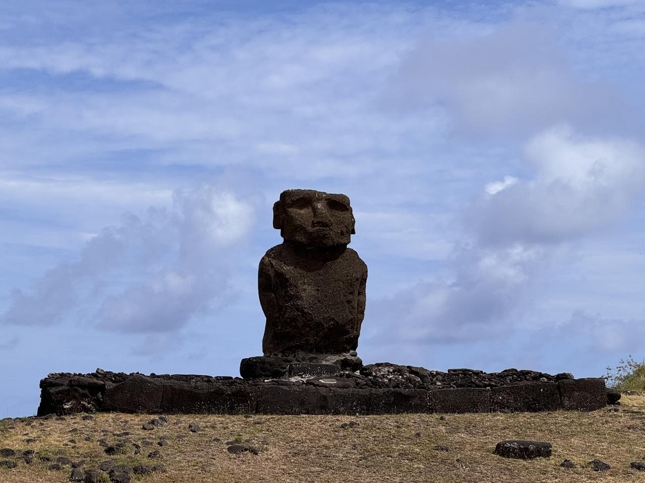 画像: ホツマツア王のモアイ像(弊社スタッフ撮影)