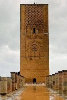 画像: ハッサンの塔（弊社スタッフ撮影）