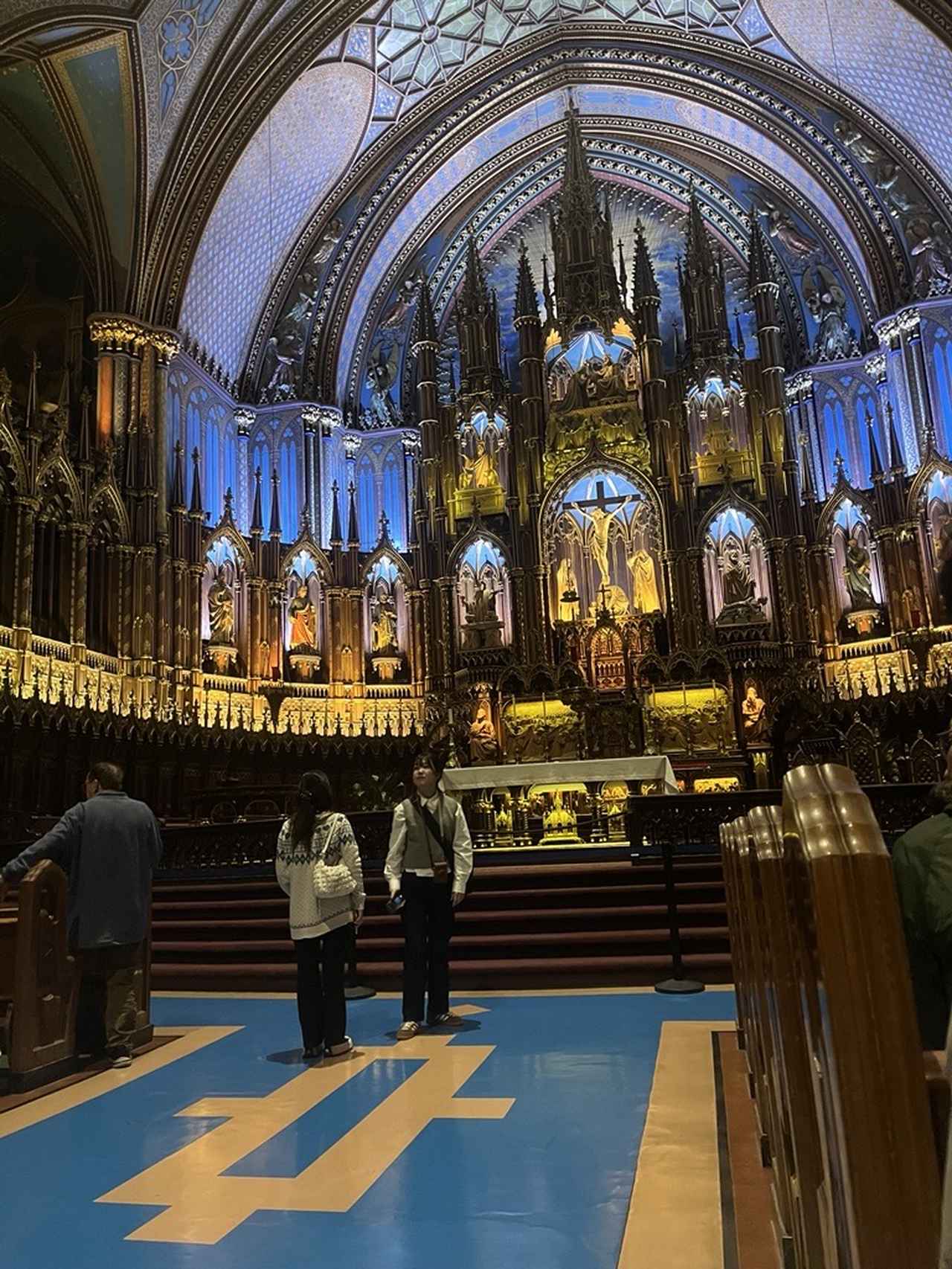 画像: ノートルダム大聖堂内（弊社スタッフ撮影）