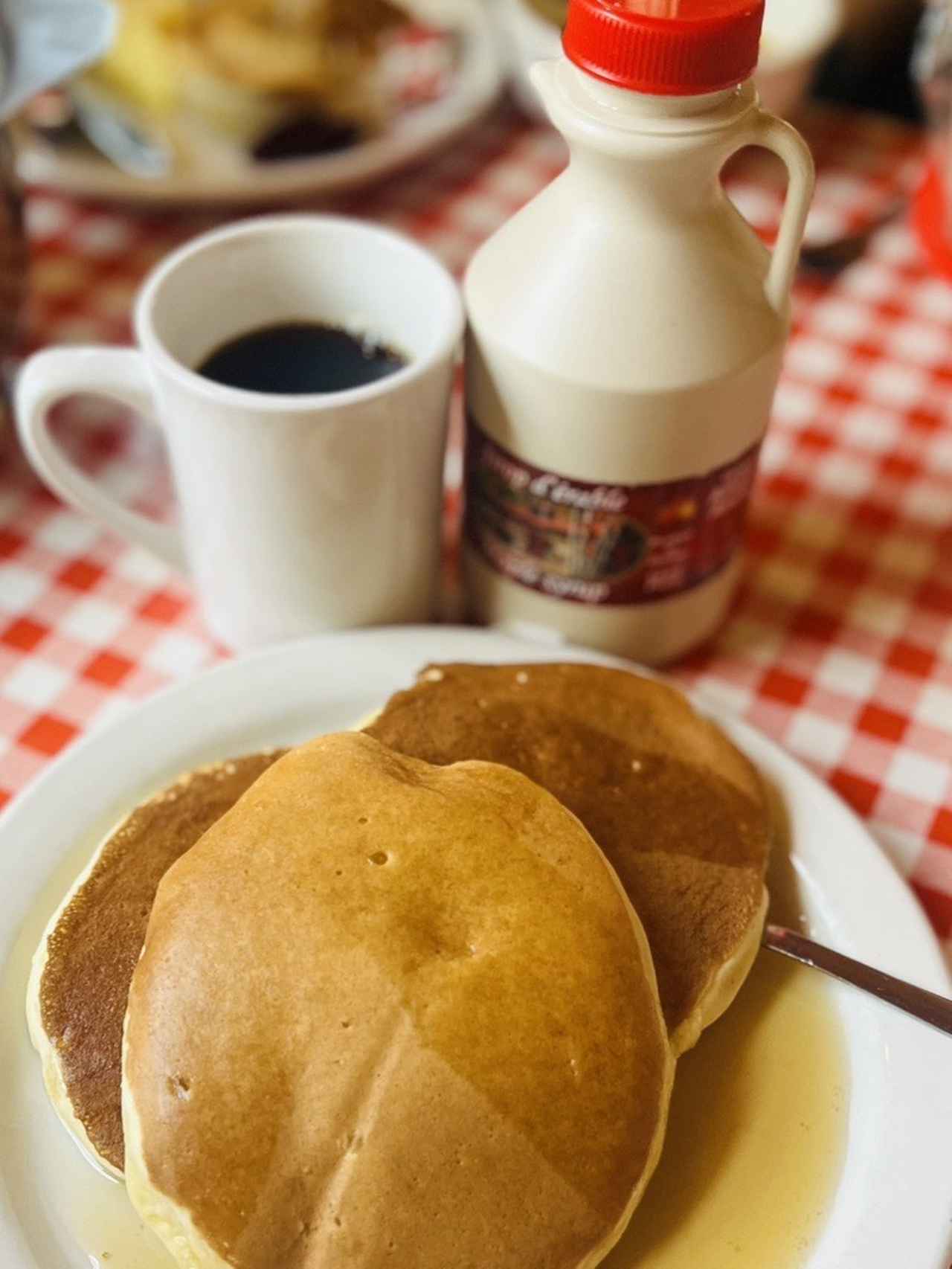 画像: コーヒーとパンケーキ（弊社スタッフ撮影）