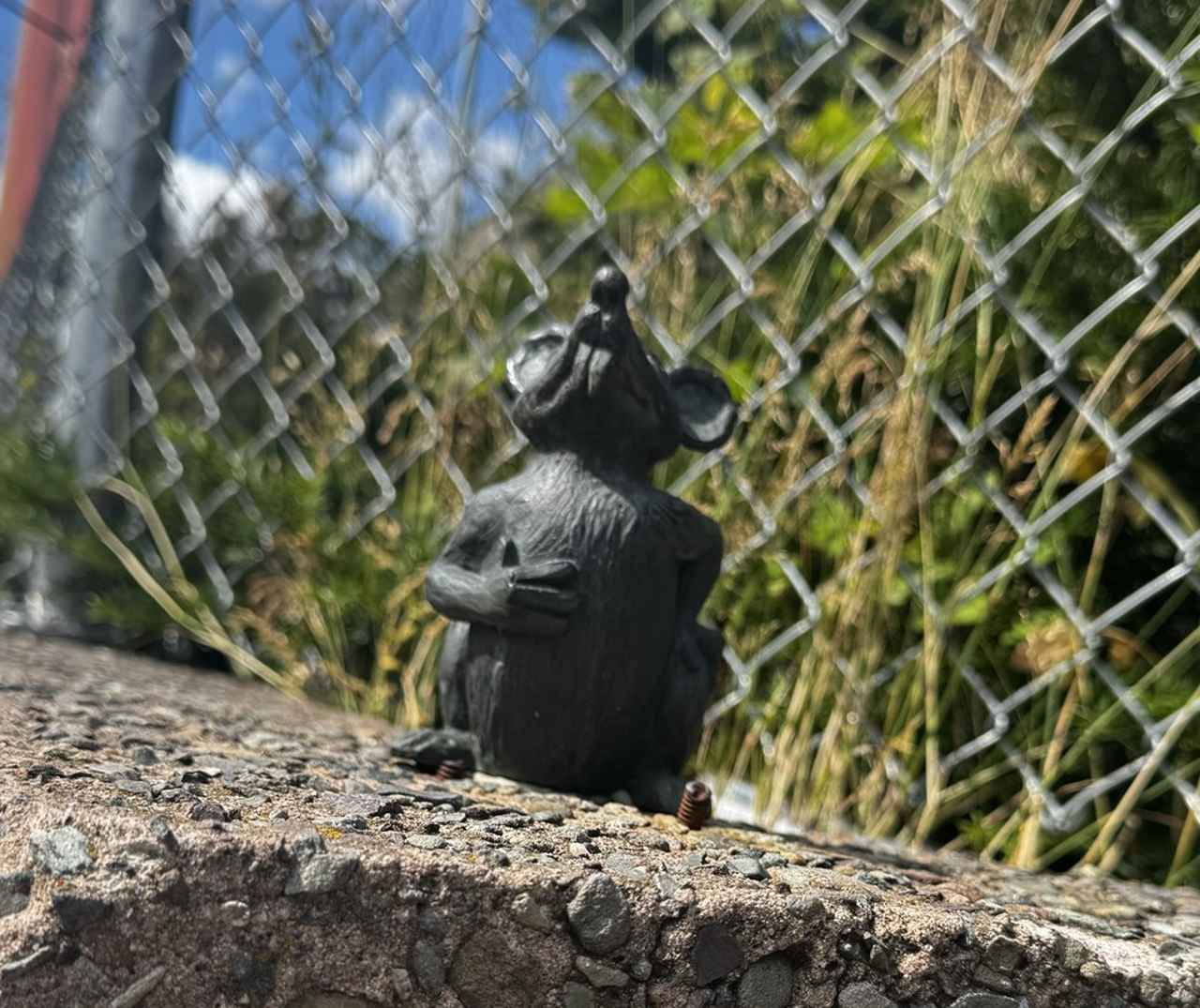画像: 街中のネズミの像　（弊社スタッフ撮影）
