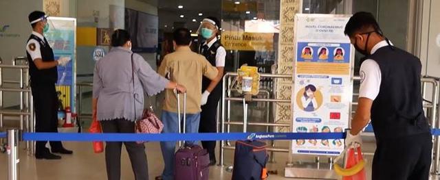 画像: 空港での検温、スタッフのマスク着用など徹底されております 現地手配会社「APEX」提供(7月6日撮影)