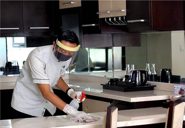 画像: お部屋の消毒もこまめに行い、バルコニーのドアを開け空気循環も行います アストン・クタ公式HP(イメージ)
