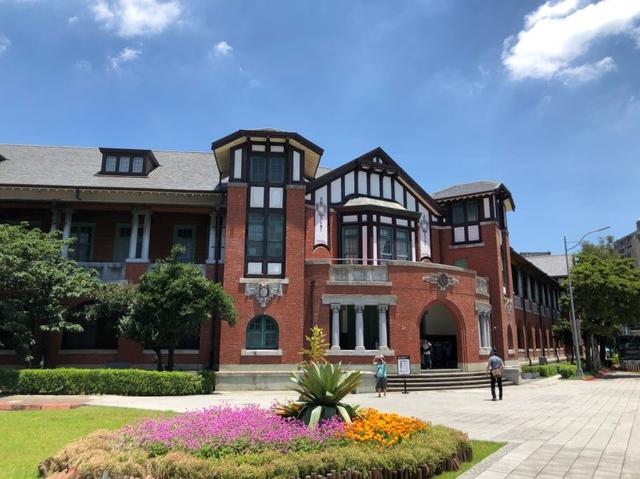 画像: 国立台湾博物館鉄道部園区(旧台湾総督府鉄道部本庁舎)/現地旅行会社スタッフ撮影