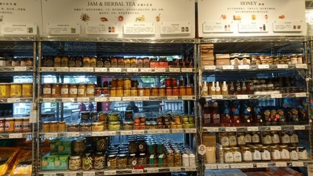 画像: 神農市場の調味料コーナー/水野撮影