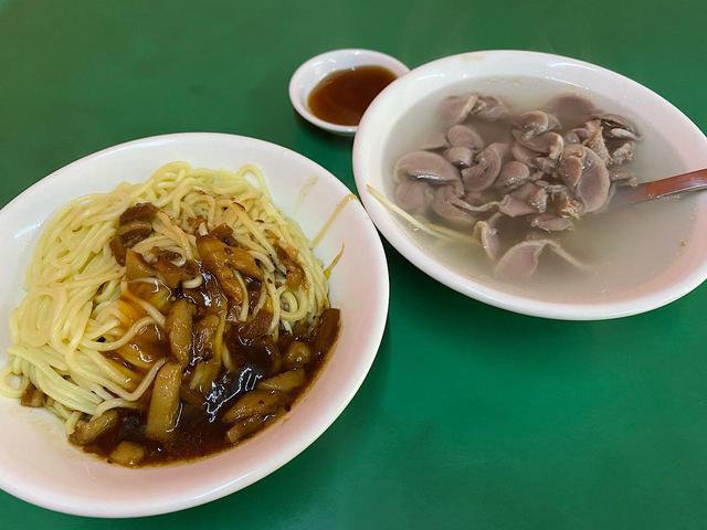画像: 乾麺と下水湯(砂肝スープ)/弊社スタッフ小笠撮影(2020年2月)