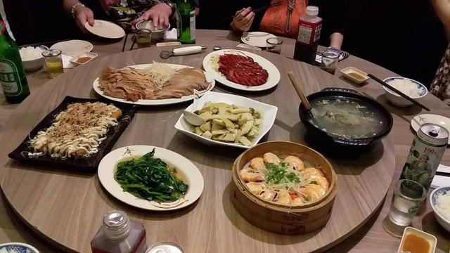 画像: 阿城鵝肉でのお食事(8人前)/現地旅行会社スタッフ撮影(2019年7月)