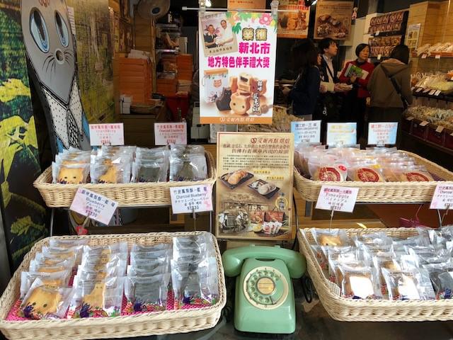 画像: 猫形のパイナップルケーキ/水野撮影