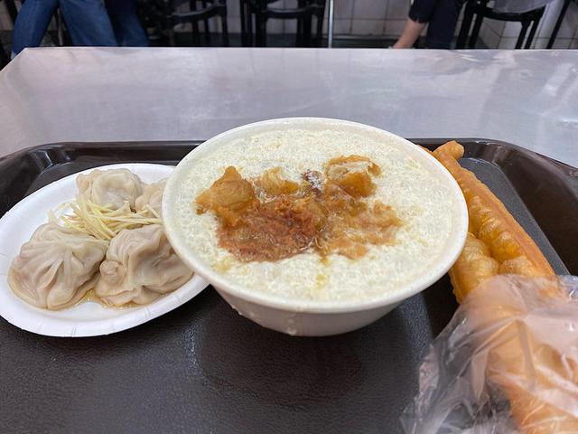 画像: 鹹豆漿と油條、小籠包/弊社スタッフ小笠撮影(2020年2月)
