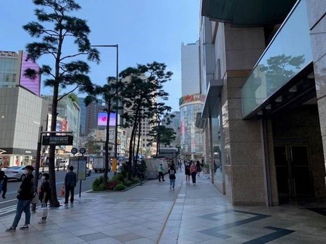 画像: 明洞の様子/提供:現地手配会社「韓進観光」(2020年9月4日撮影) 韓国ソウル最大の繁華街ですが、現在は外国人観光客も居ないため、閑散としております。