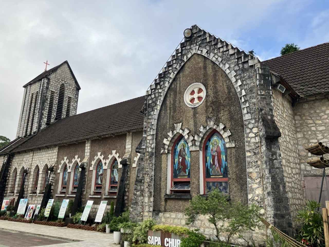 画像2: サパ教会（スタッフ撮影）