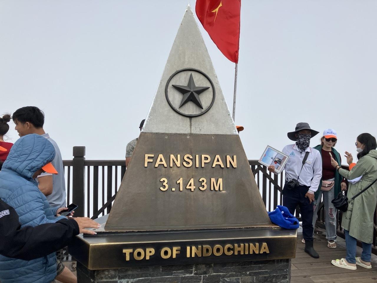 画像: 標高3,143mの碑（スタッフ撮影）