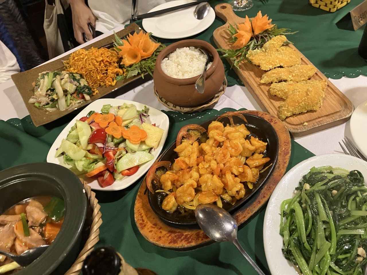 画像1: お食事一例（４～５人前/スタッフ撮影/イメージ）