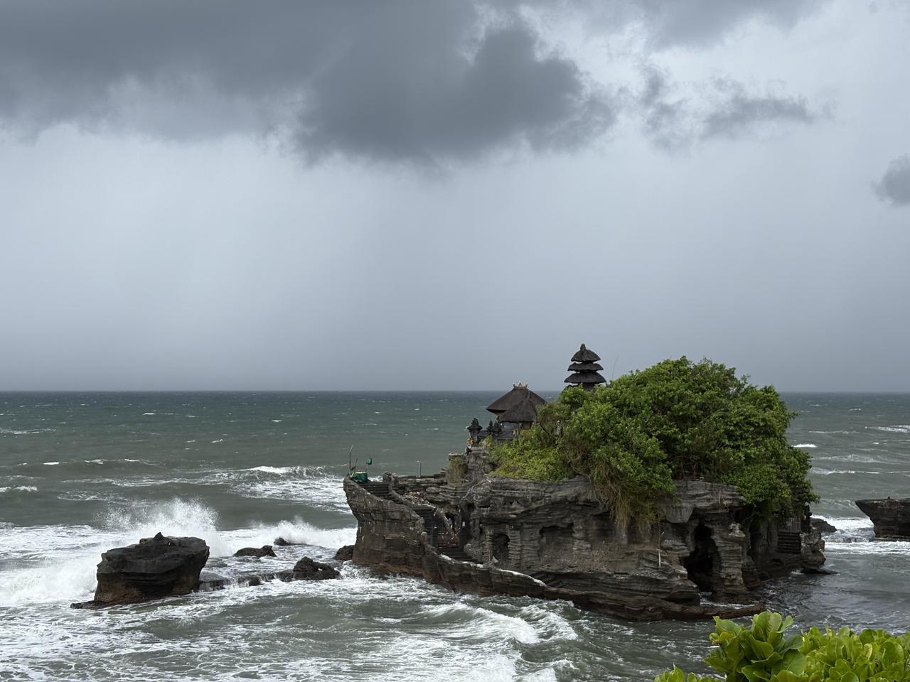 画像: タナロット寺院（添乗員撮影）