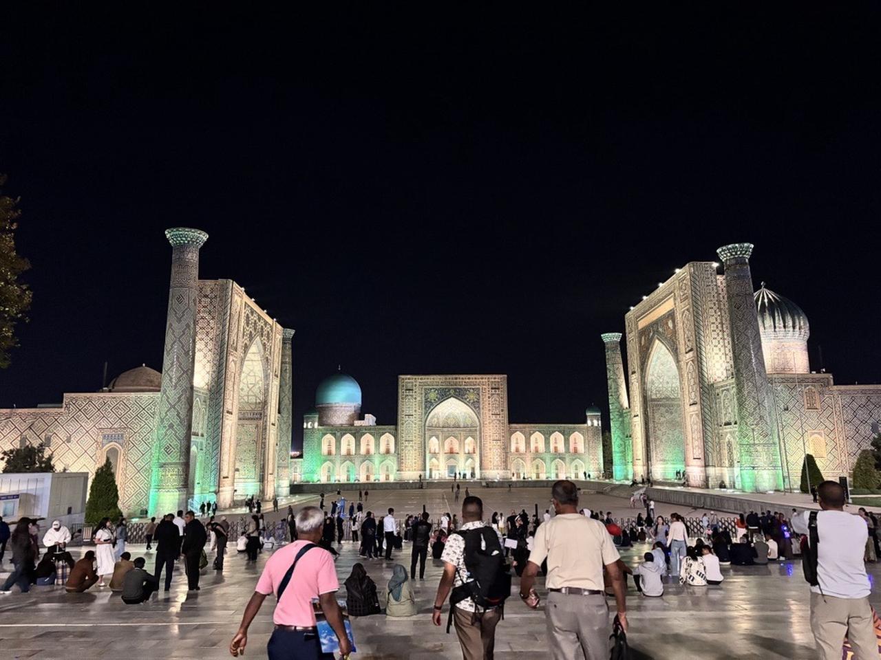 画像: 夜のレギスタン広場（2025年9月スタッフ撮影／イメージ）