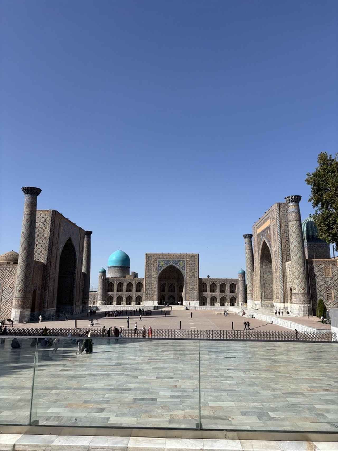 画像: 昼間のレギスタン広場（2025年9月スタッフ撮影／イメージ）