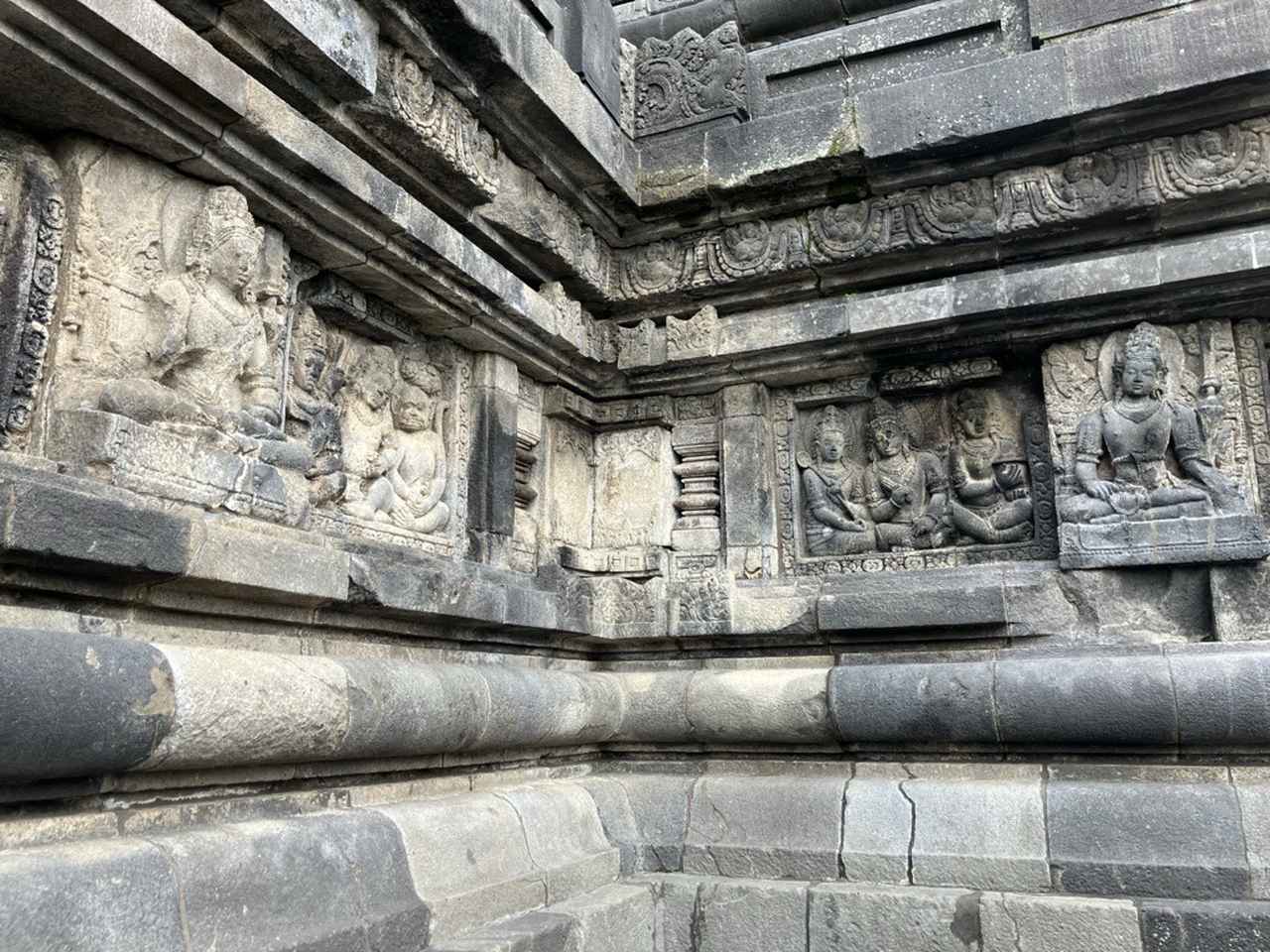 画像: 緻密なレリーフ(筆者撮影)