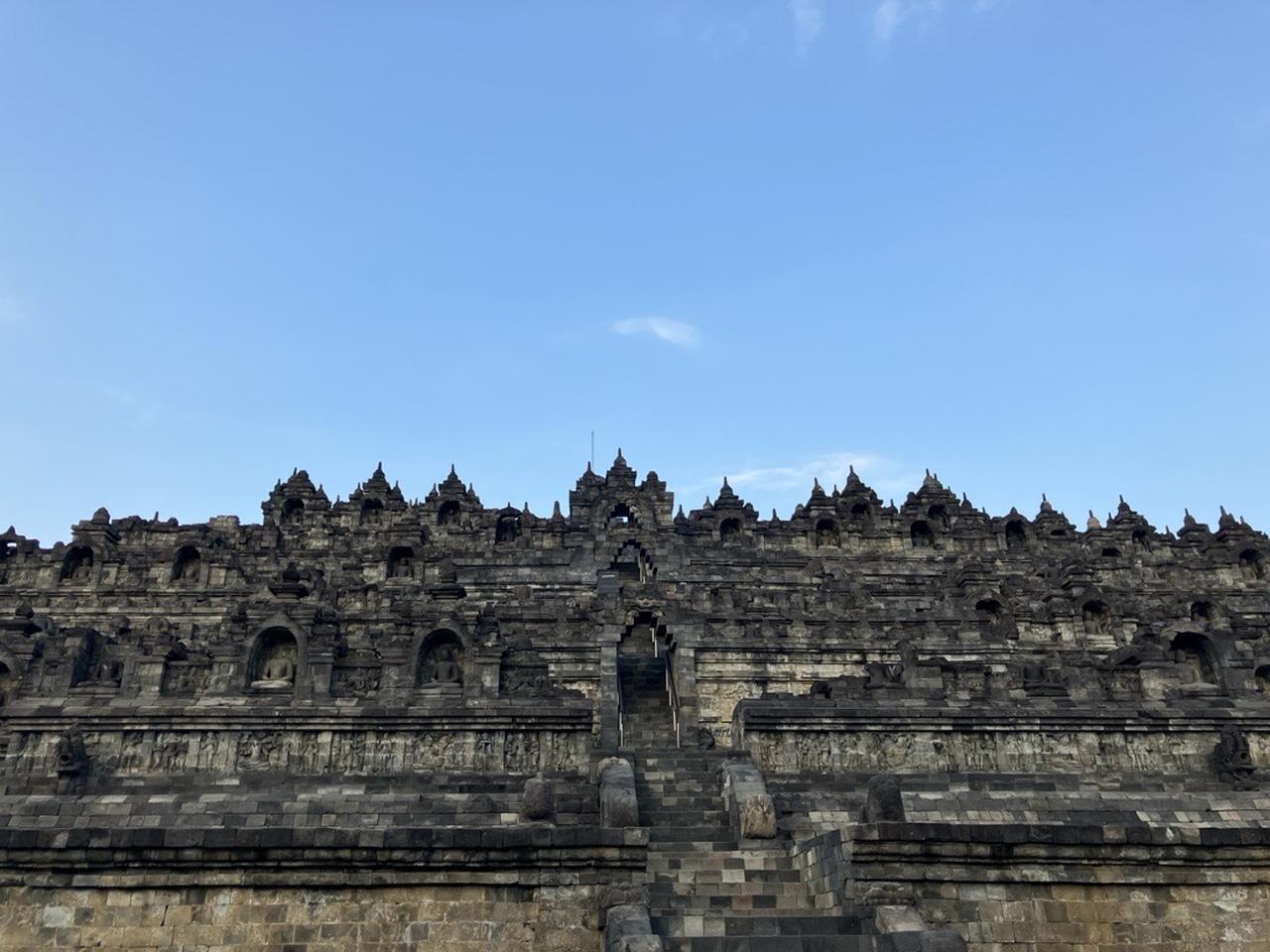 画像2: ボロブドゥール遺跡(筆者撮影)