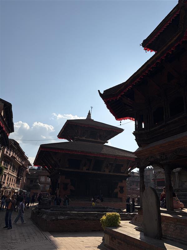 画像1: バクタプルの街並み（弊社スタッフ撮影）