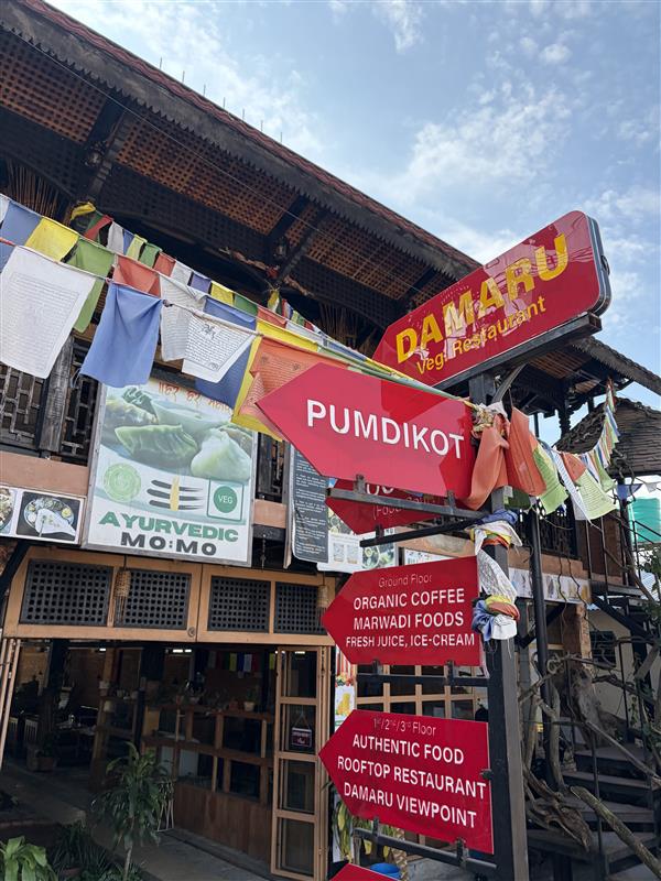 画像: プンディコットの飲食店（弊社スタッフ撮影）