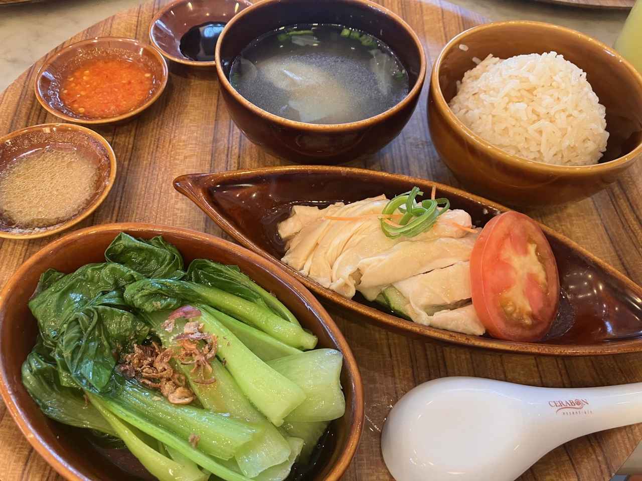 画像: チキンライス(弊社スタッフ撮影)